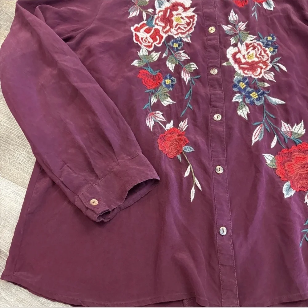 Johnny Was Silk Floral Shirt w/ button dart embellished back - size L Fabulous - Picture 13 of 13